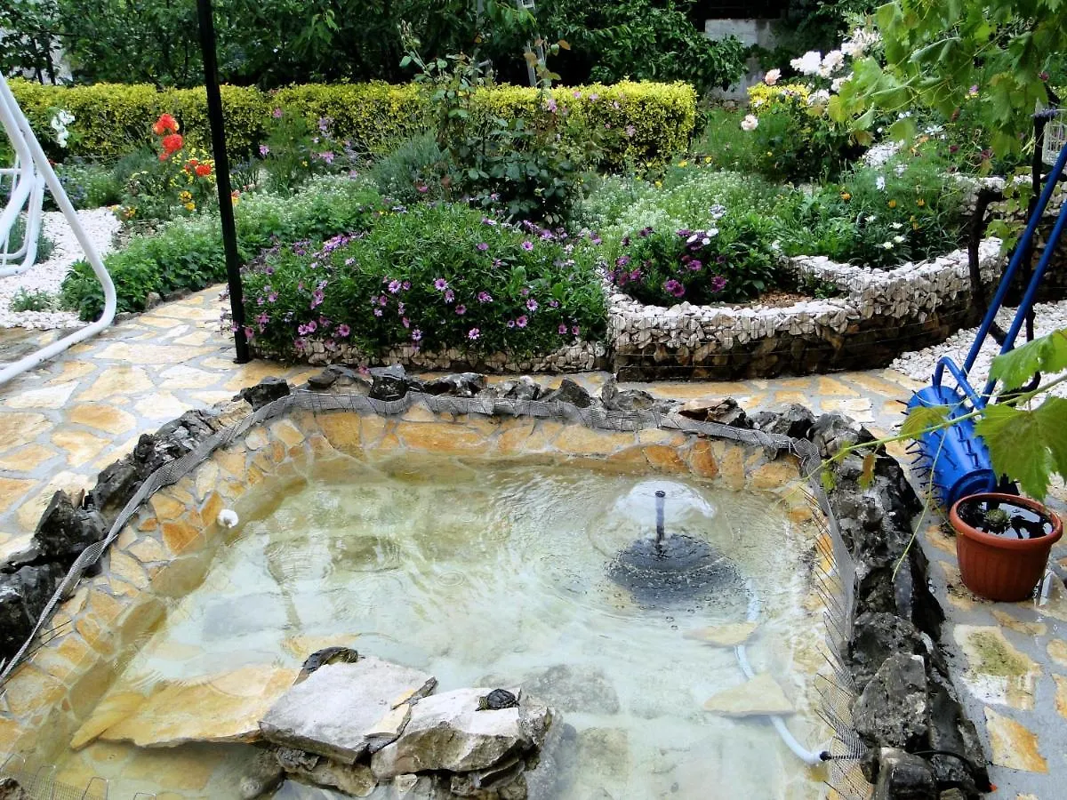 تروغير Apartments And Room Vikeli