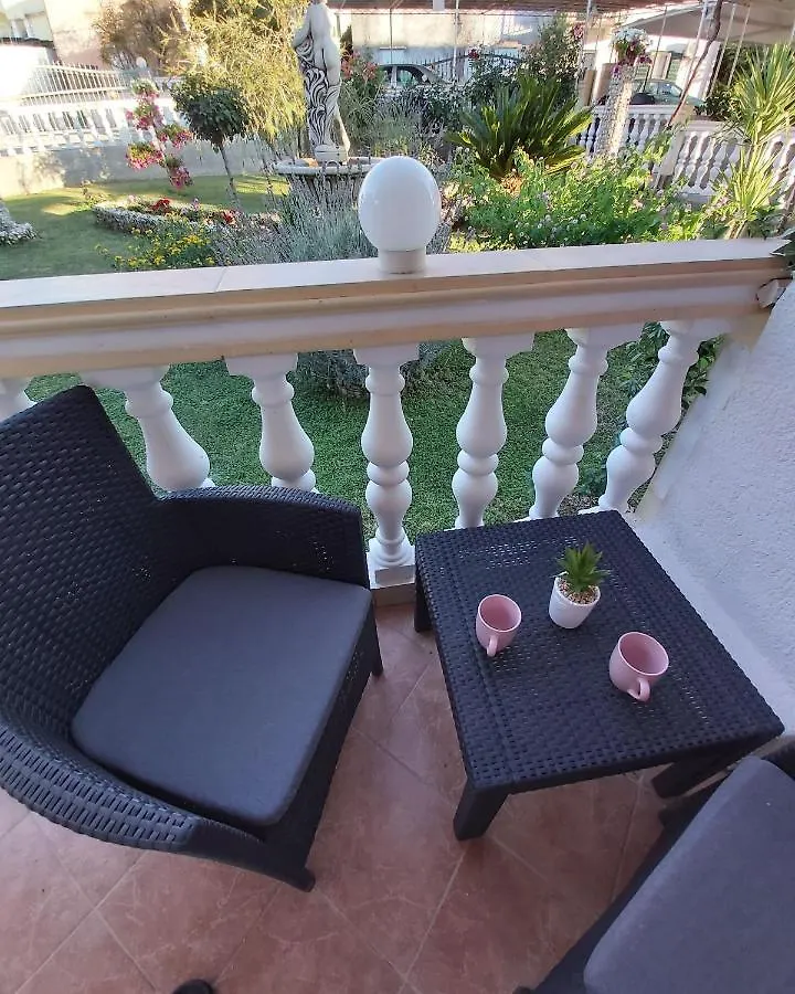 تروغير Apartments And Room Vikeli
