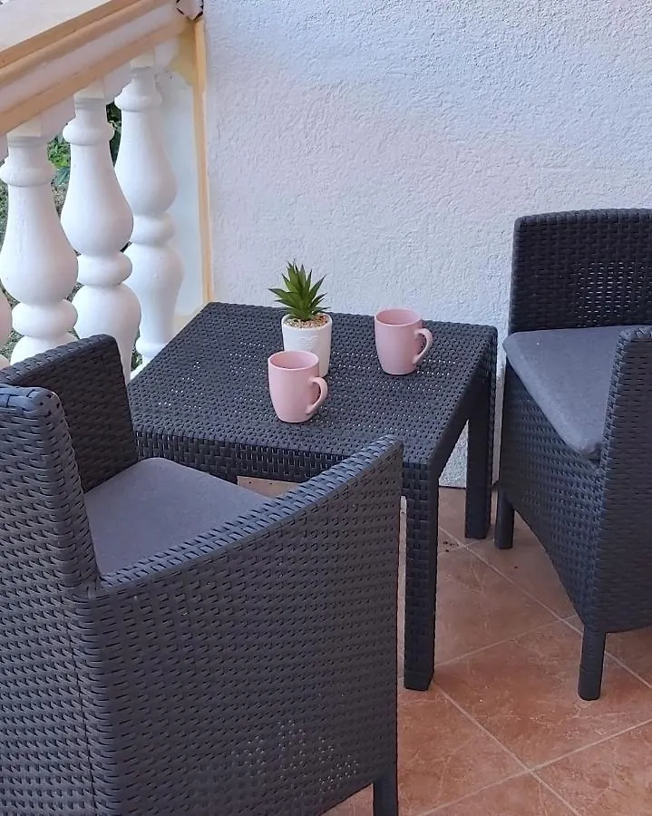 تروغير Apartments And Room Vikeli