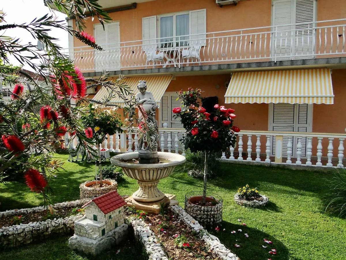 تروغير Apartments And Room Vikeli