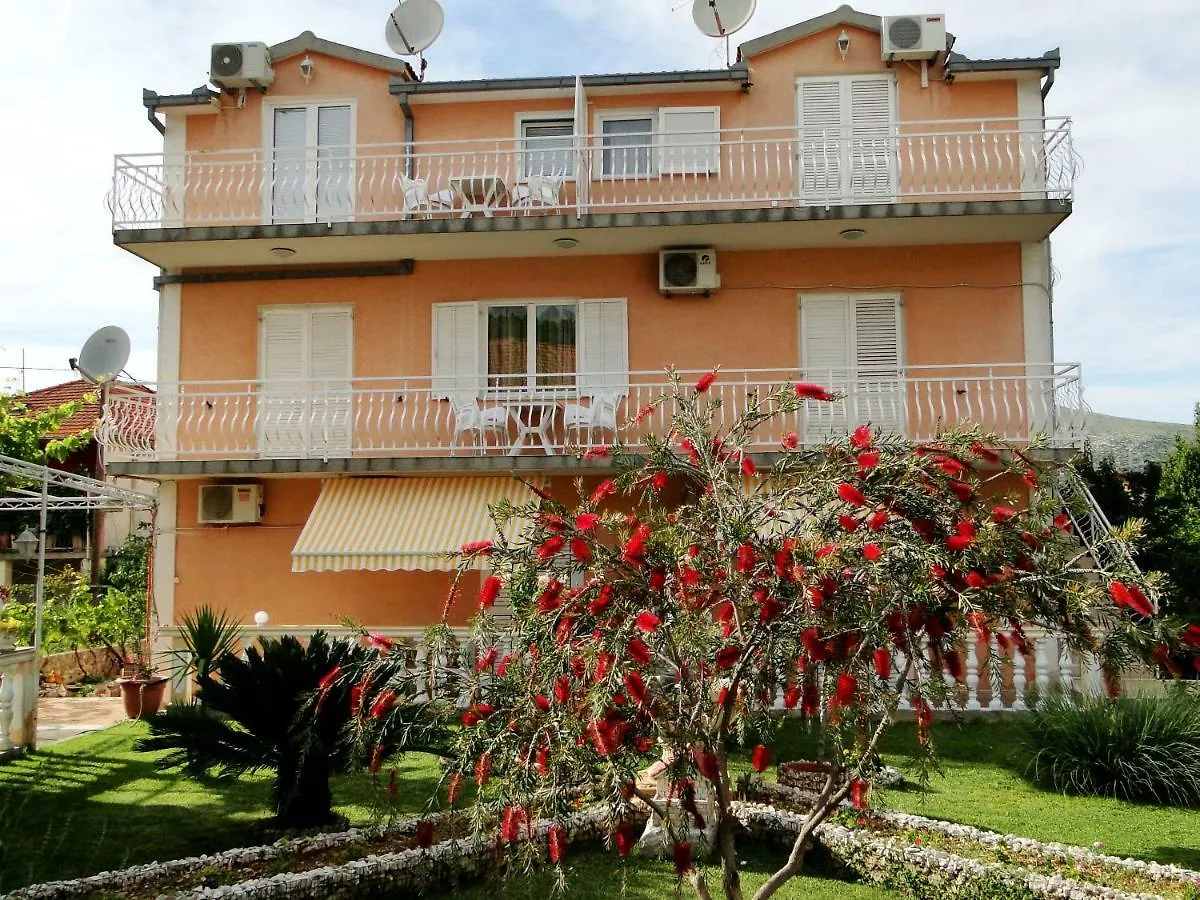 تروغير Apartments And Room Vikeli