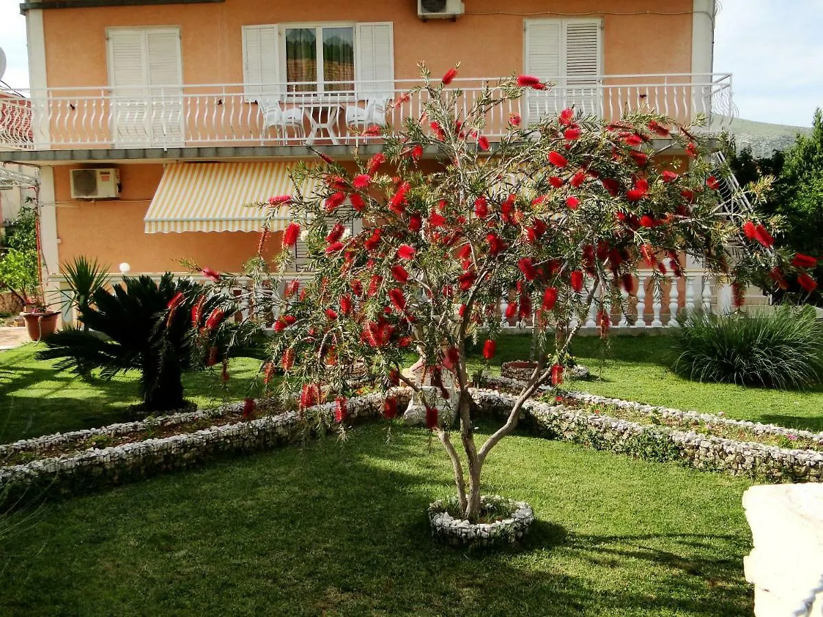 تروغير Apartments And Room Vikeli 0*,  كرواتيا