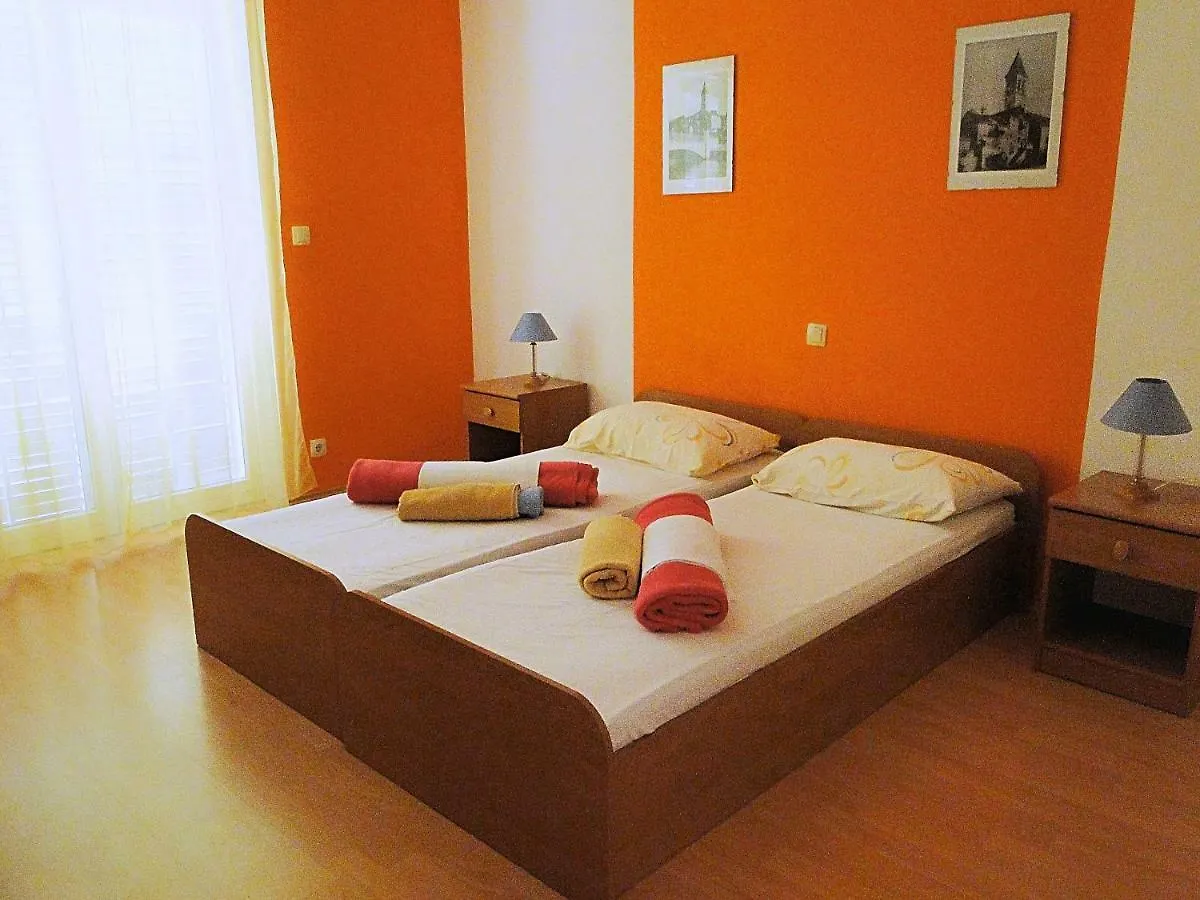 تروغير Apartments And Room Vikeli