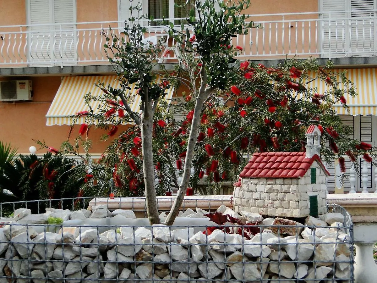 تروغير Apartments And Room Vikeli 0*,