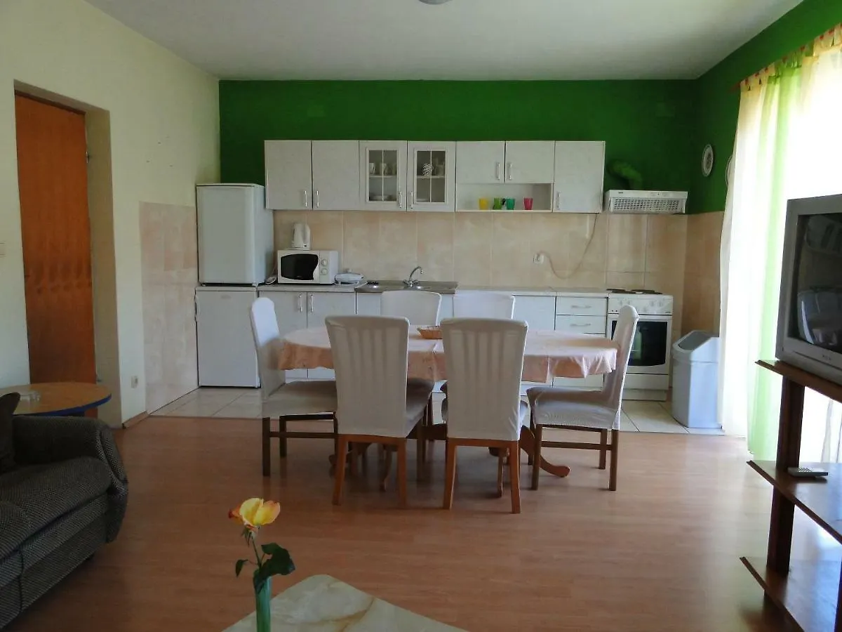 تروغير Apartments And Room Vikeli