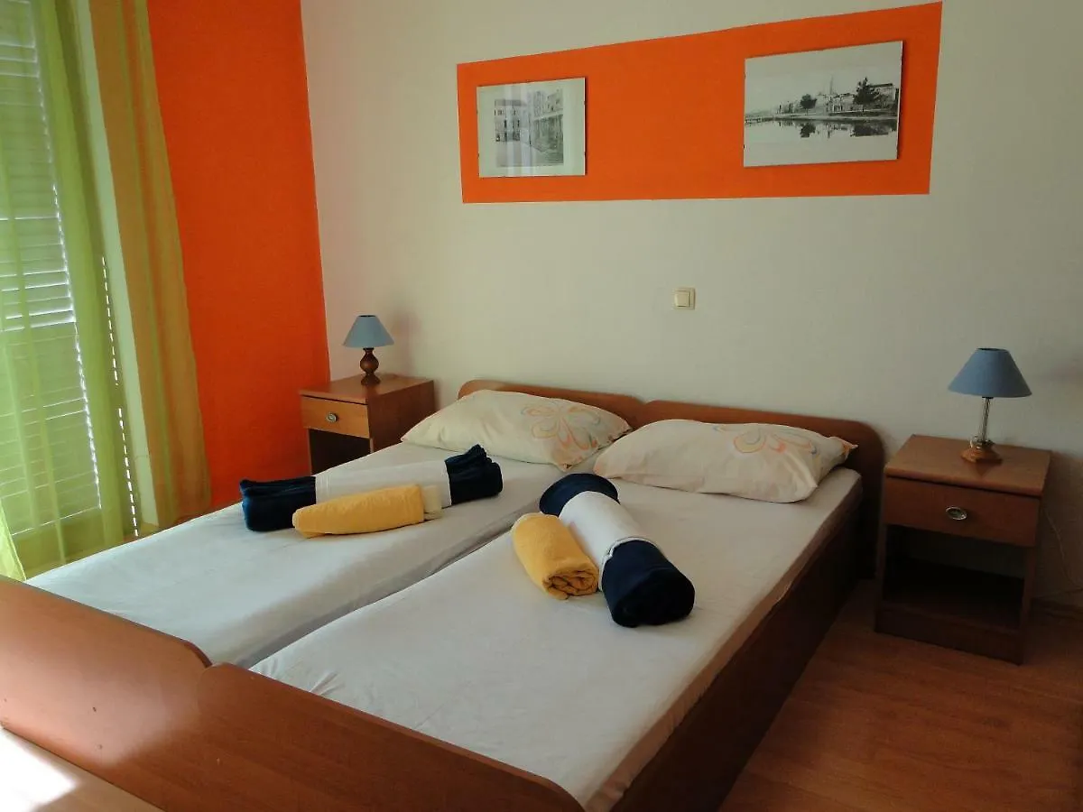 تروغير Apartments And Room Vikeli 0*,