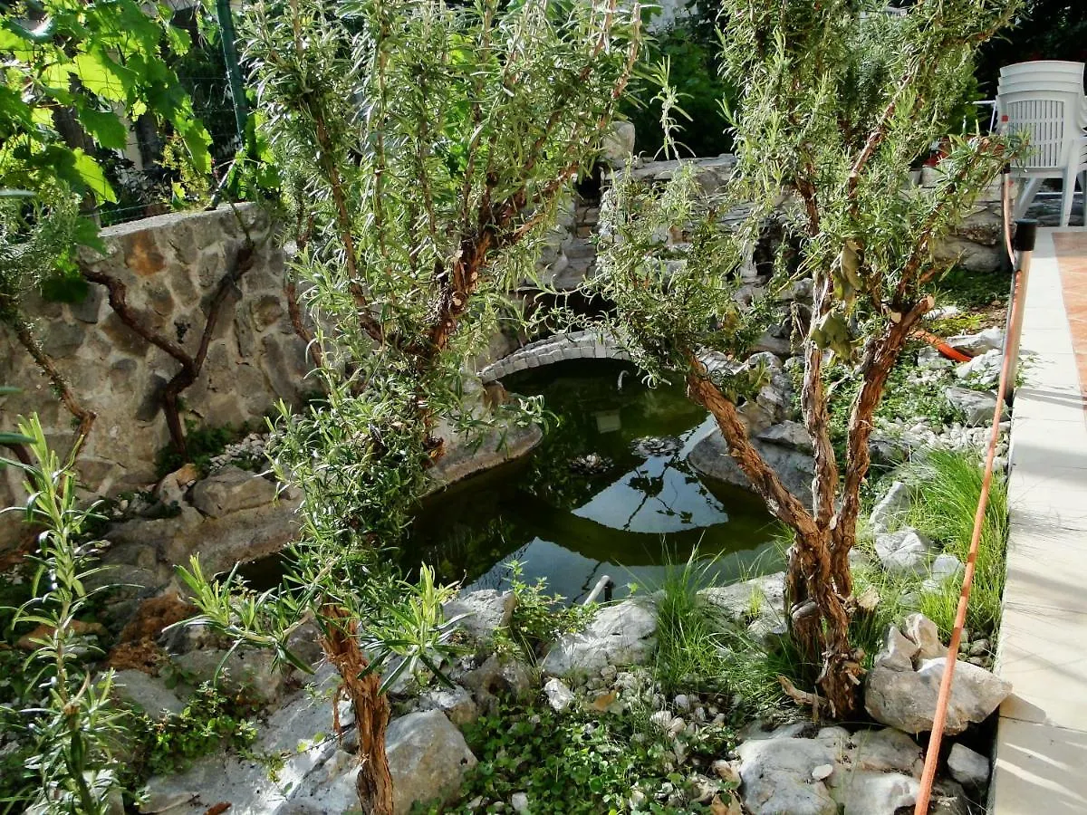 تروغير Apartments And Room Vikeli