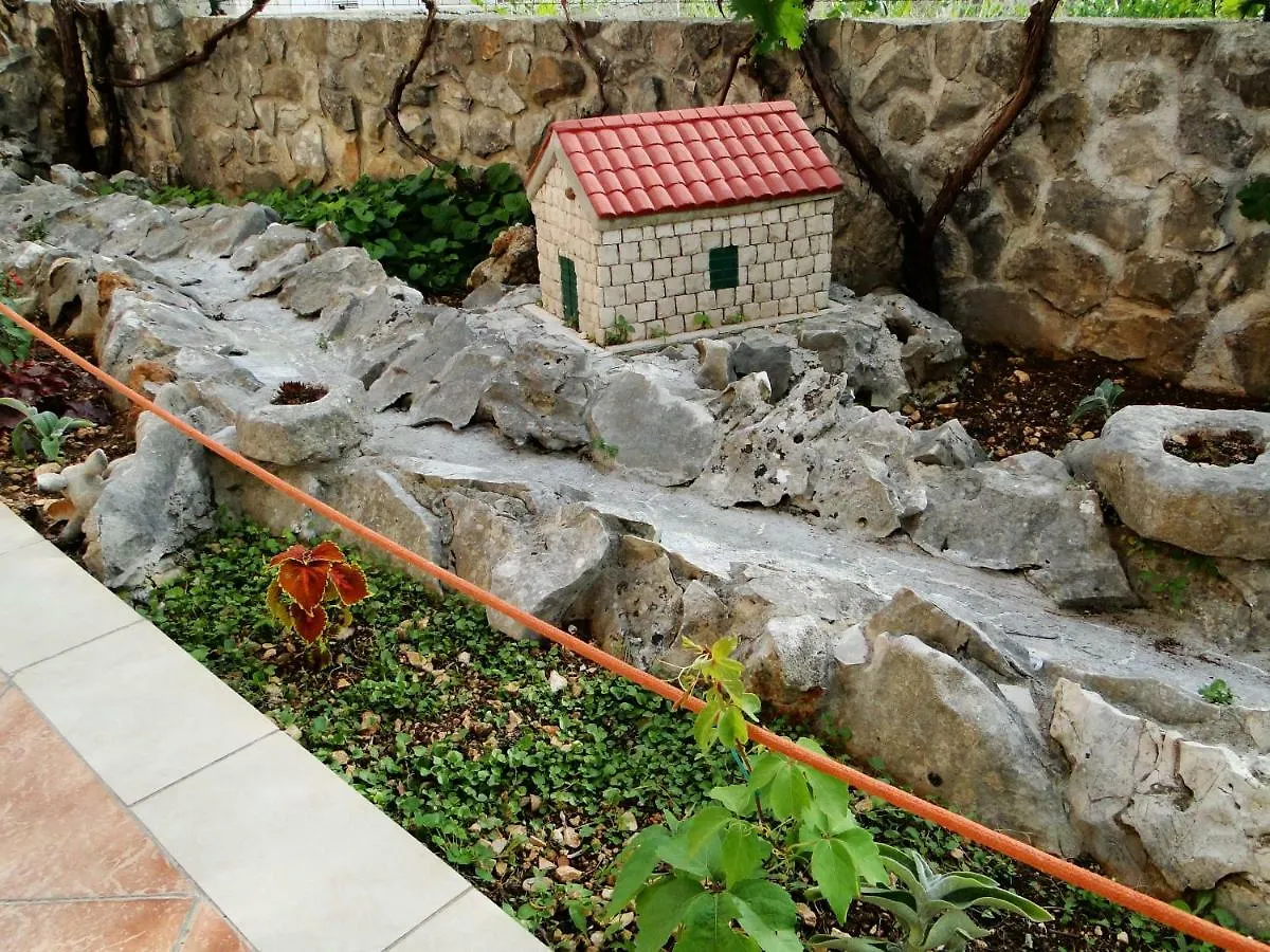 تروغير Apartments And Room Vikeli 0*,