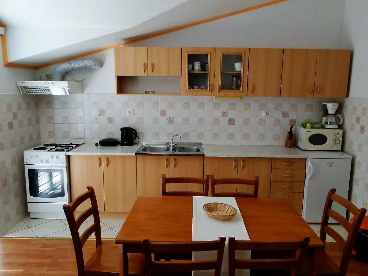 تروغير Apartments And Room Vikeli