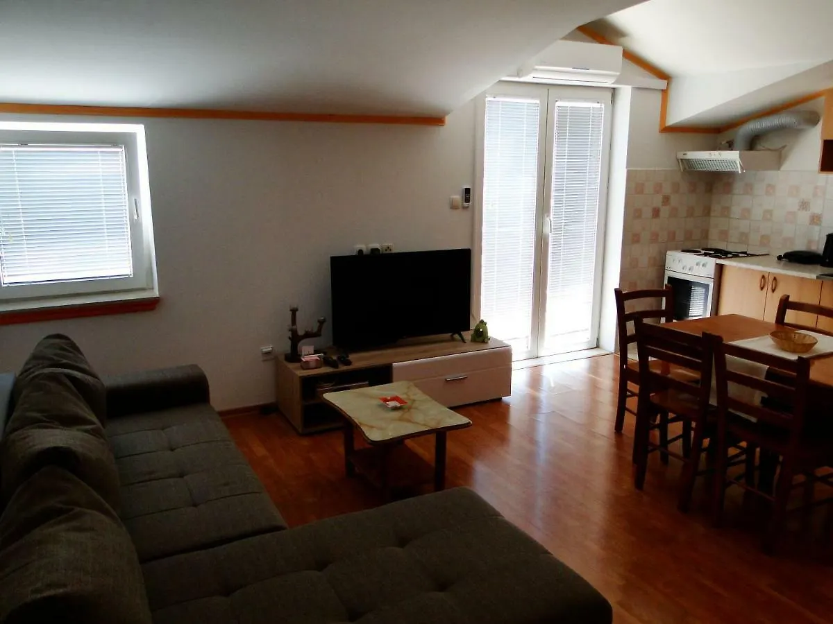 تروغير Apartments And Room Vikeli